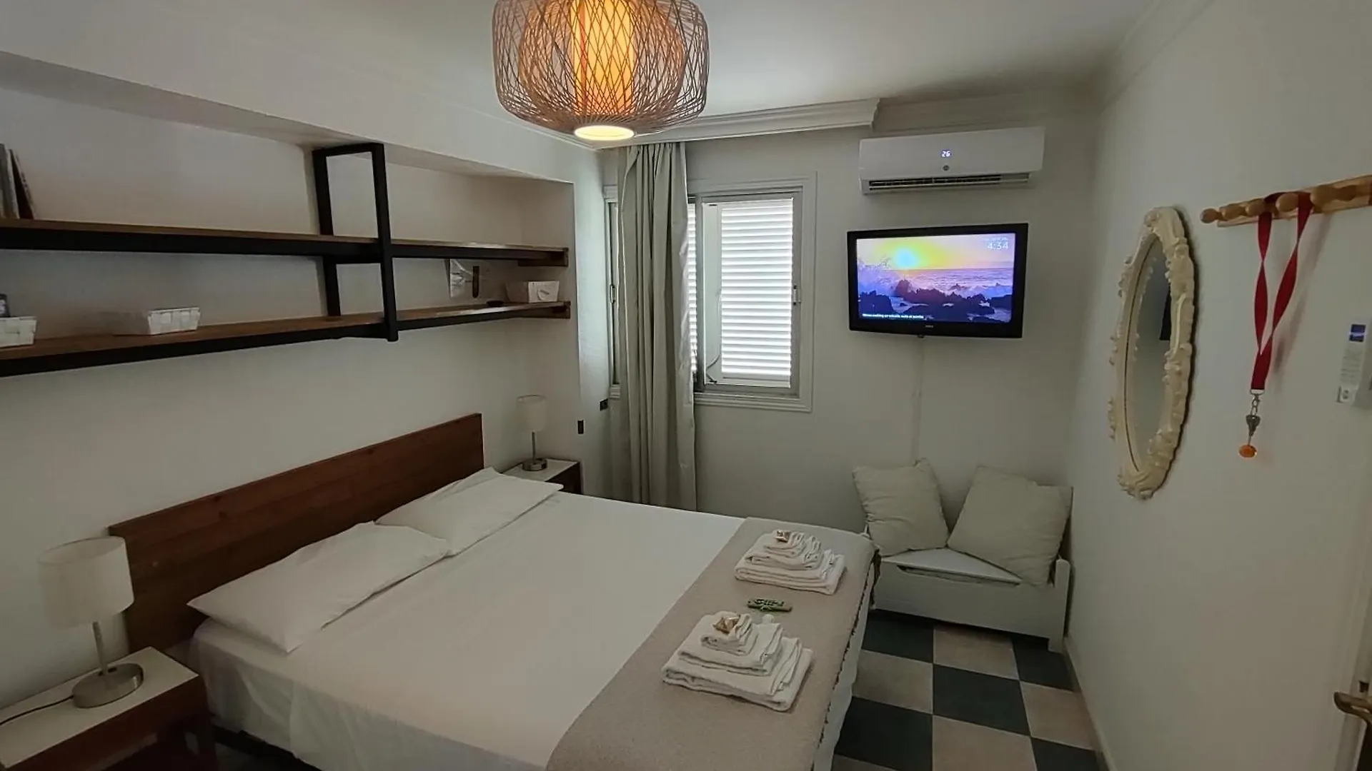 Δωμάτια σε οικογενειακή κατοικία Room Private Bathroom In Shared Apartment 50M From Gibraltar La Línea de la Concepción
